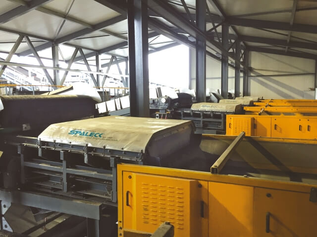 SPALECK Förderrinnen bei der Schlackeaufbereitung