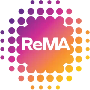 Logótipo colorido, circular, com a inscrição «ReMA».