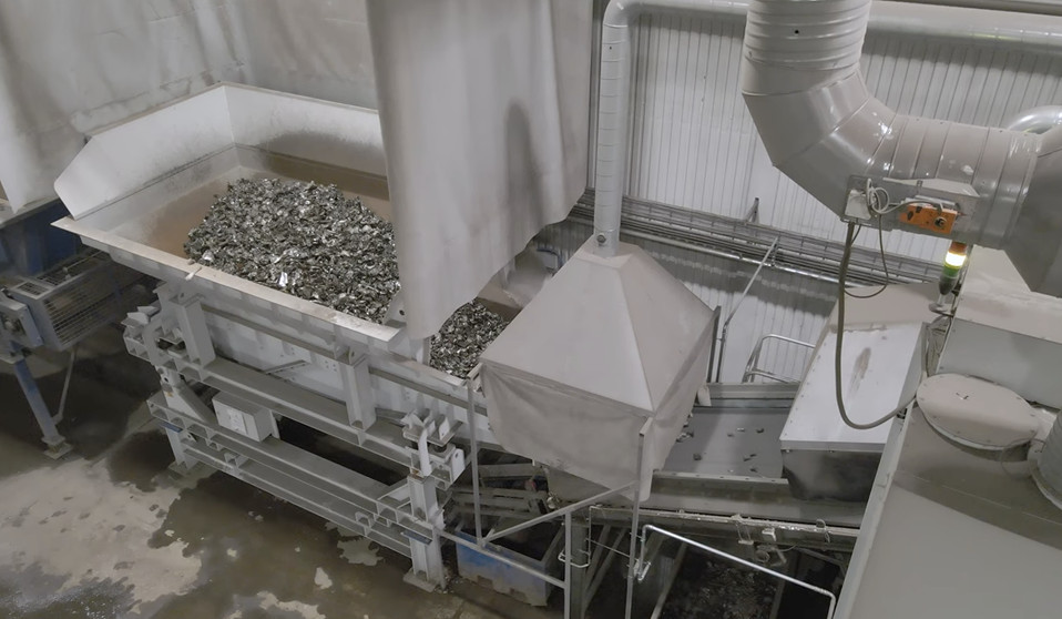 Instalação industrial para triagem por XRF com o ActiveFEED para otimizar a alimentação de material.