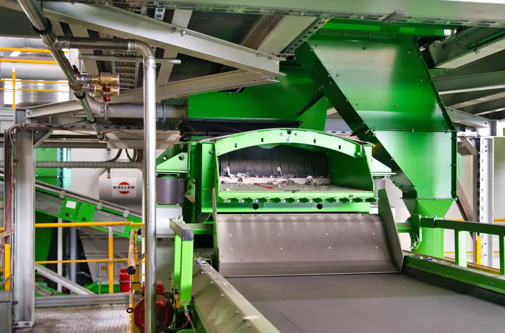 Equipamento combinado SPALECK para alimentação e peneiramento na reciclagem