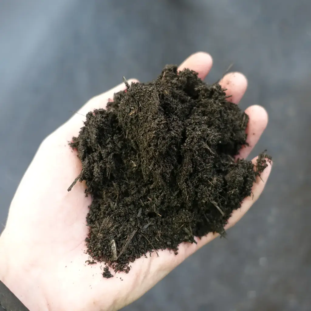 A melhor qualidade de peneiramento na produção de composto de alta qualidade — eis o produto final, isento de fragmentos longos
