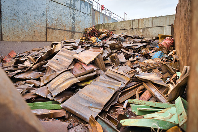 Resíduos de tesouras na reciclagem de metais