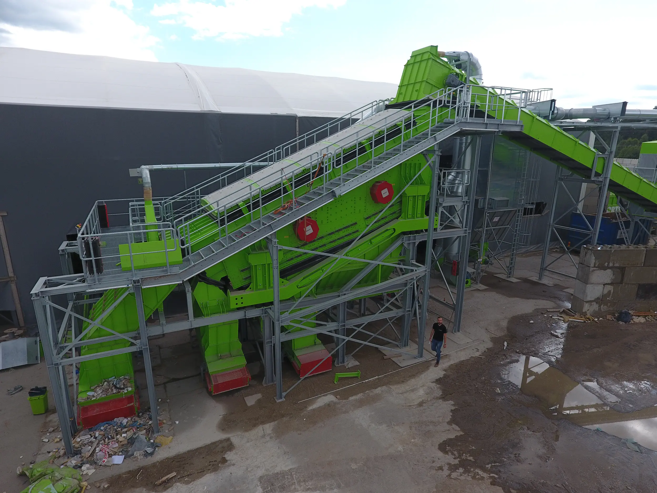 Máquina de crivagem SPALECK numa unidade de reciclagem de resíduos industriais e comerciais
