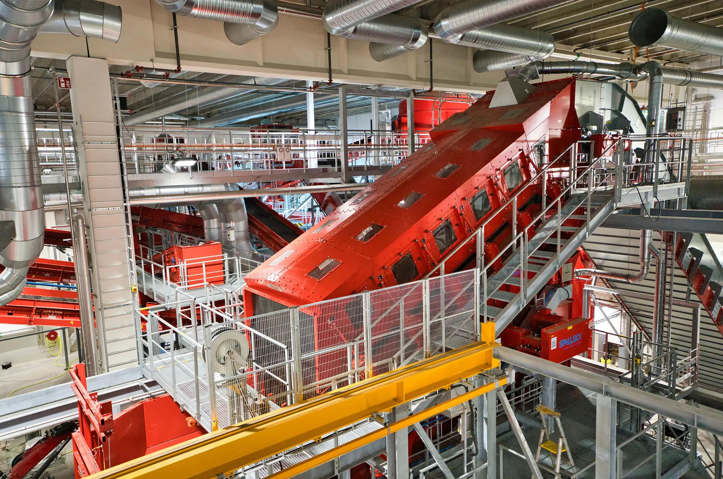 Peneira de materiais recicláveis SPALECK para a classificação de resíduos domésticos (RSD) numa instalação de reciclagem