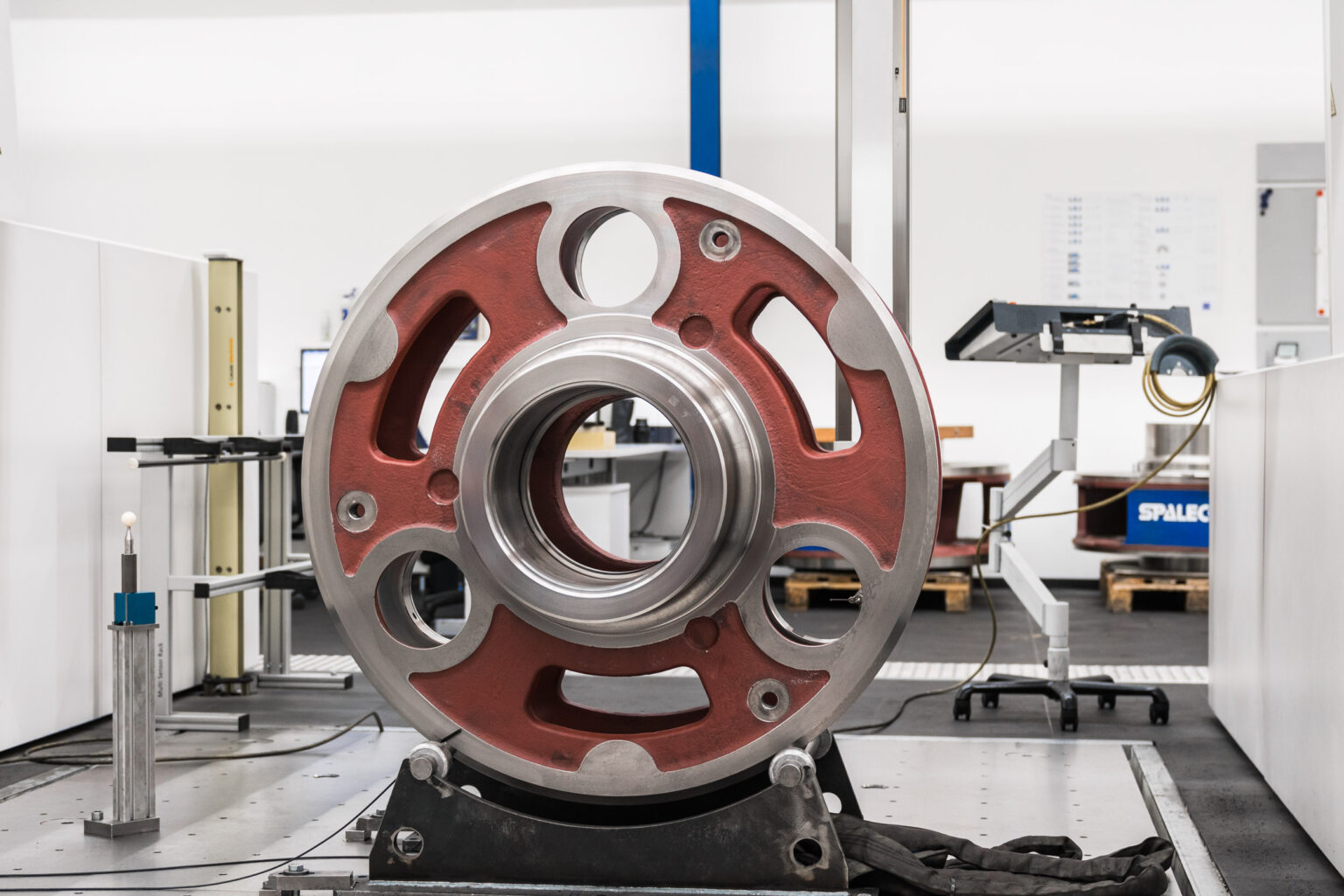 Serviço de medição para a medição 3D de componentes CNC na sala de medição da SPALECK
