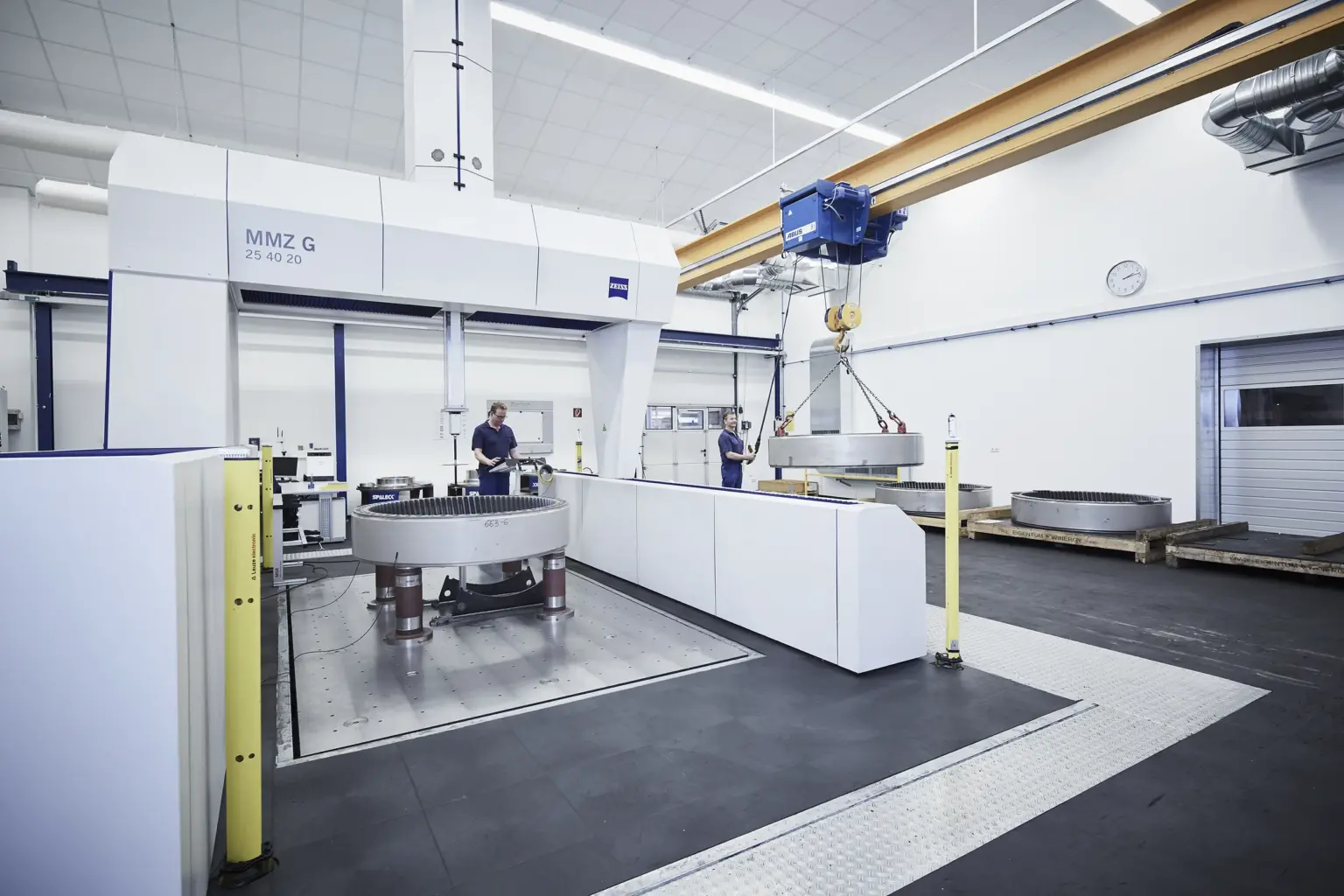 Sala de medição para a medição 3D de componentes e conjuntos provenientes da usinagem e do processamento de metais na empresa de subcontratação SPALECK