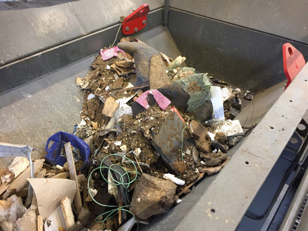 Ausgangsmaterial C&D, also Construction & Demolition Waste vor Siebung