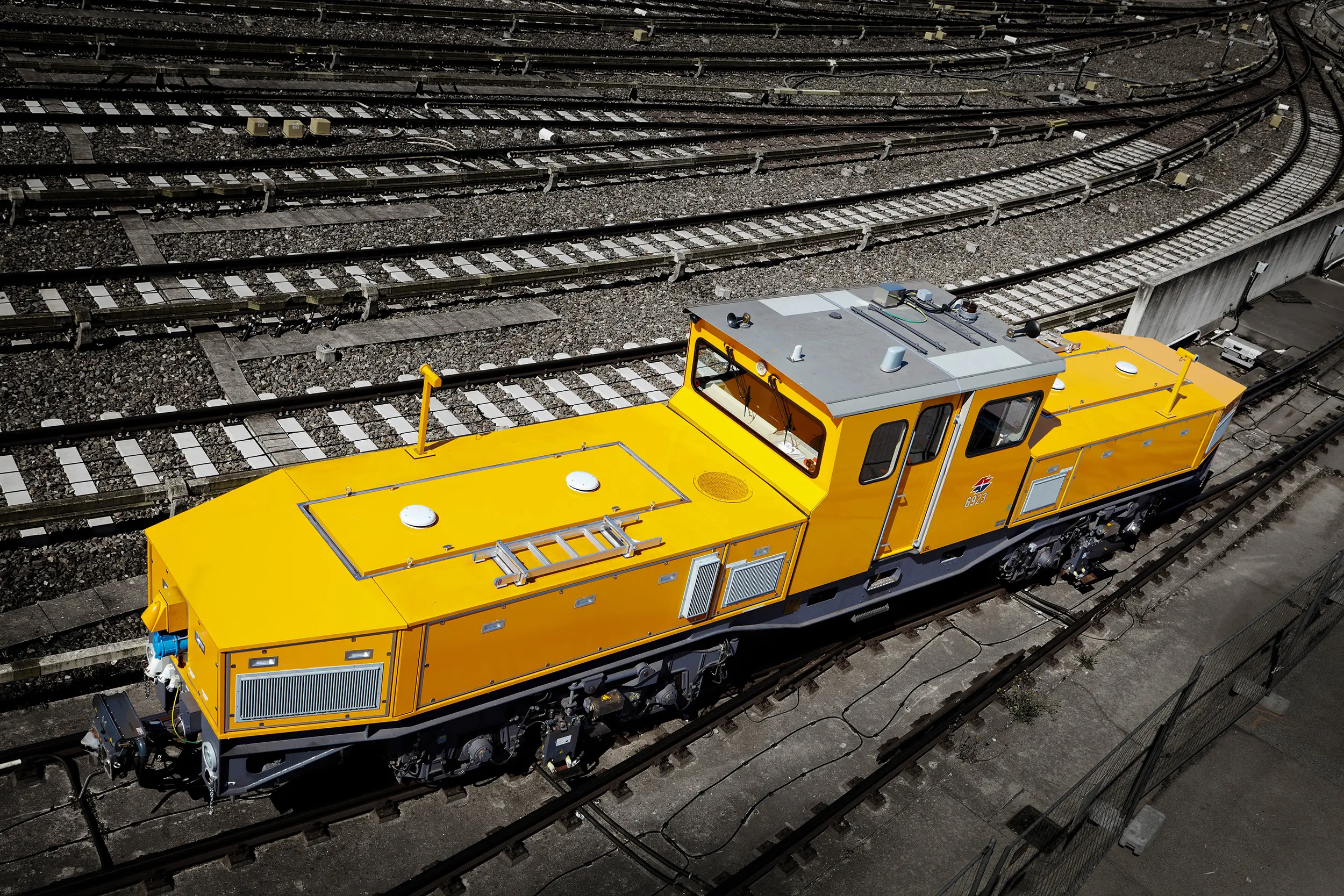 Veículo ferroviário com componentes soldados do fornecedor SPALECK da CL1