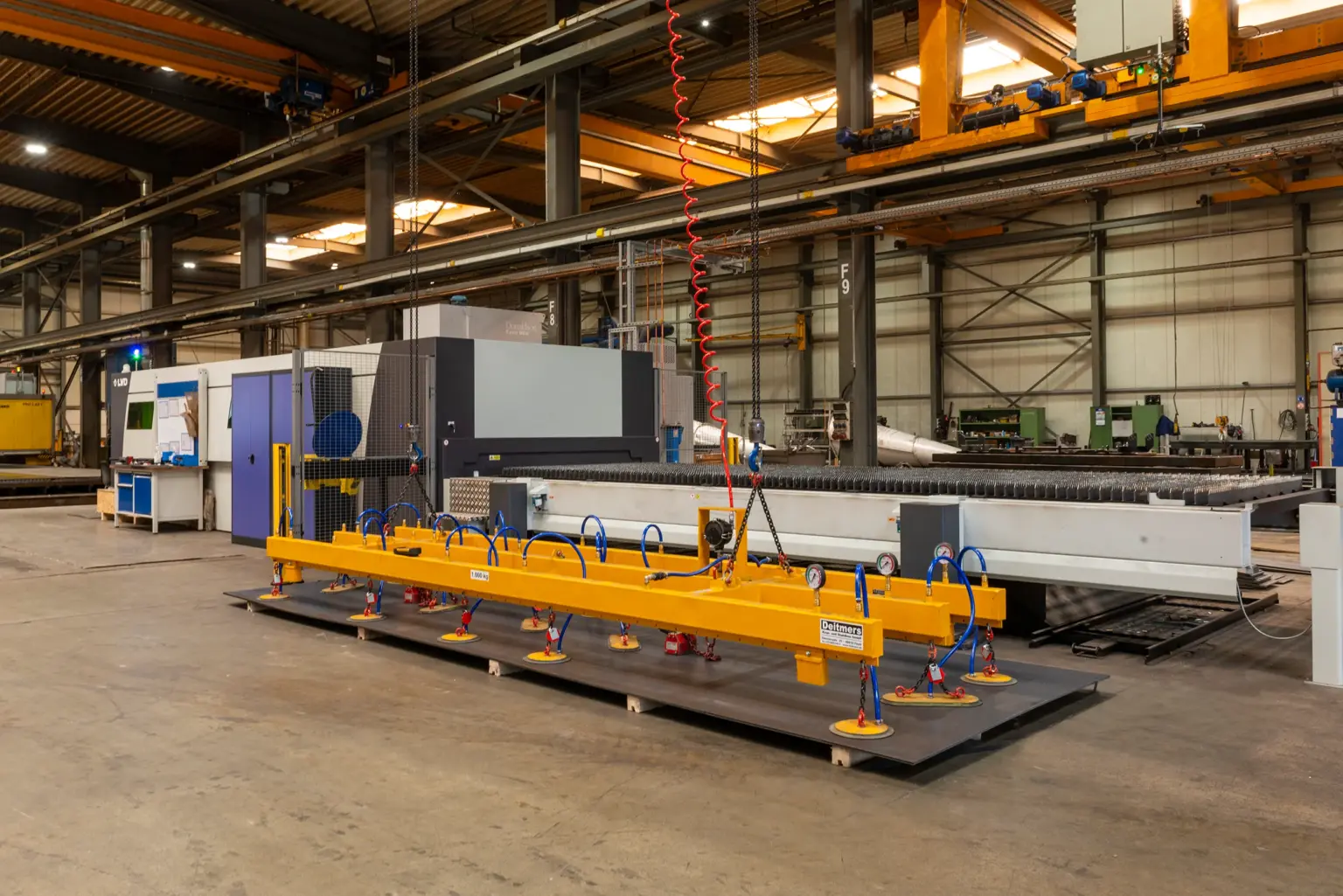 Máquina de corte a laser para grandes formatos na empresa de subcontratação SPALECK
