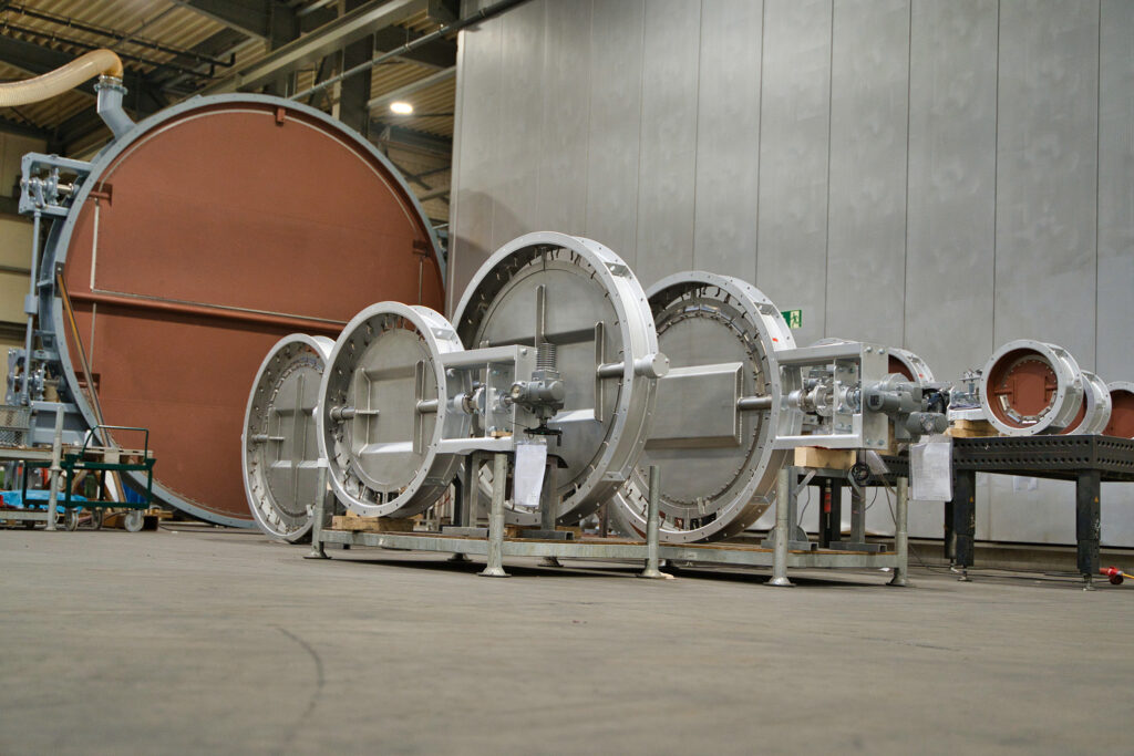 Fabrico personalizado de acessórios para gases de combustão e válvulas industriais da HMT