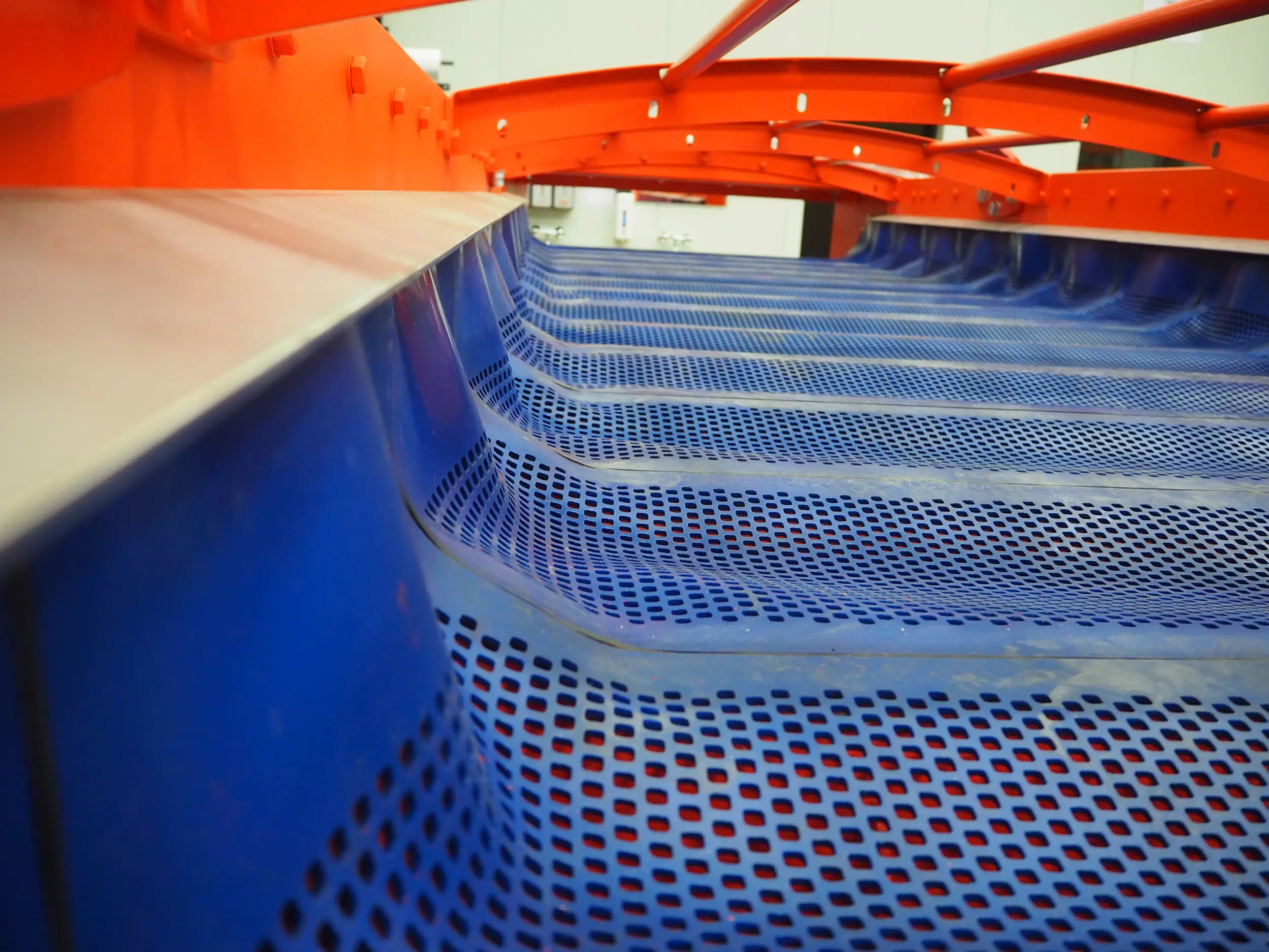 Vedação lateral SPALECK FineSideCOVER para máquinas de peneiramento com eixo tensionado.