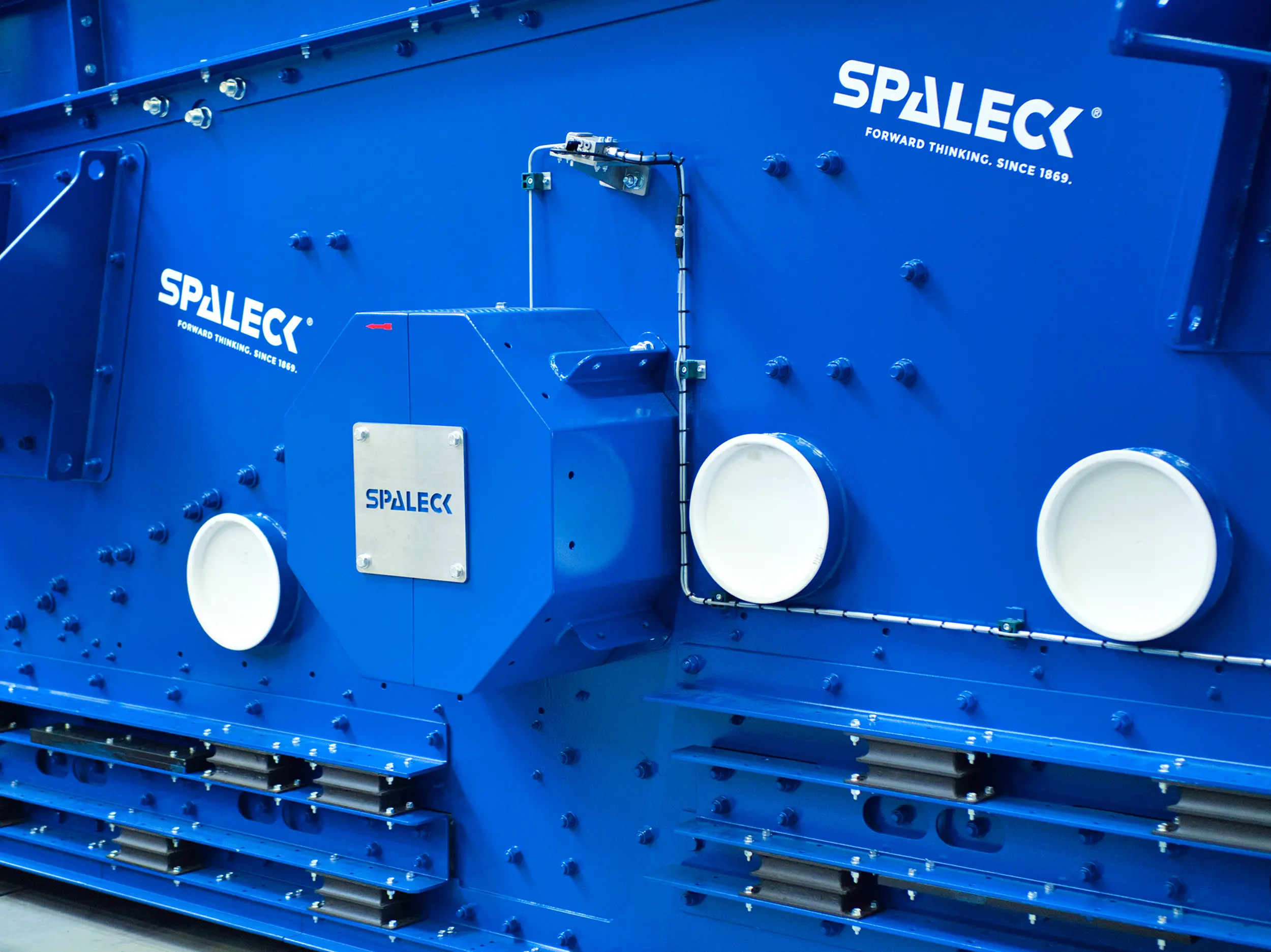 Unidade de lubrificação centralizada LubricationCONTROL da SPALECK para a lubrificação automática de rolamentos — um elemento do princípio ModularDESIGN+ da SPALECK