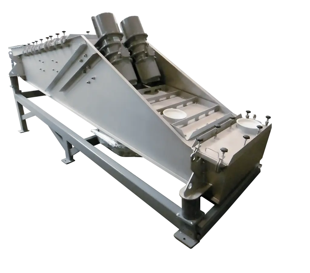 Calha vibratória industrial com dois motores para o transporte de materiais.